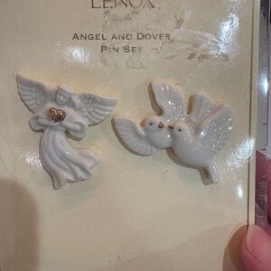 Lenox White Porcelain Angel and Doves Pin Set with Gold Accents
